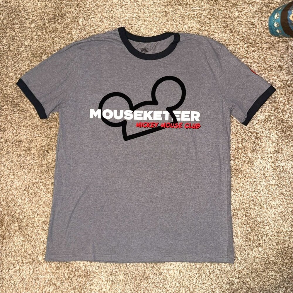 Disney t-shirt: Mousketeer, gray, large.
